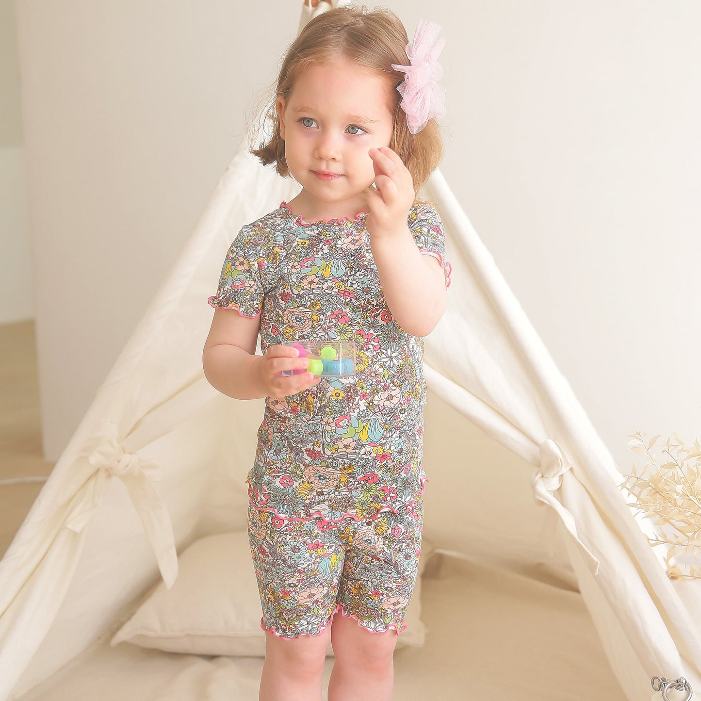 Short-sleeved flower shirring