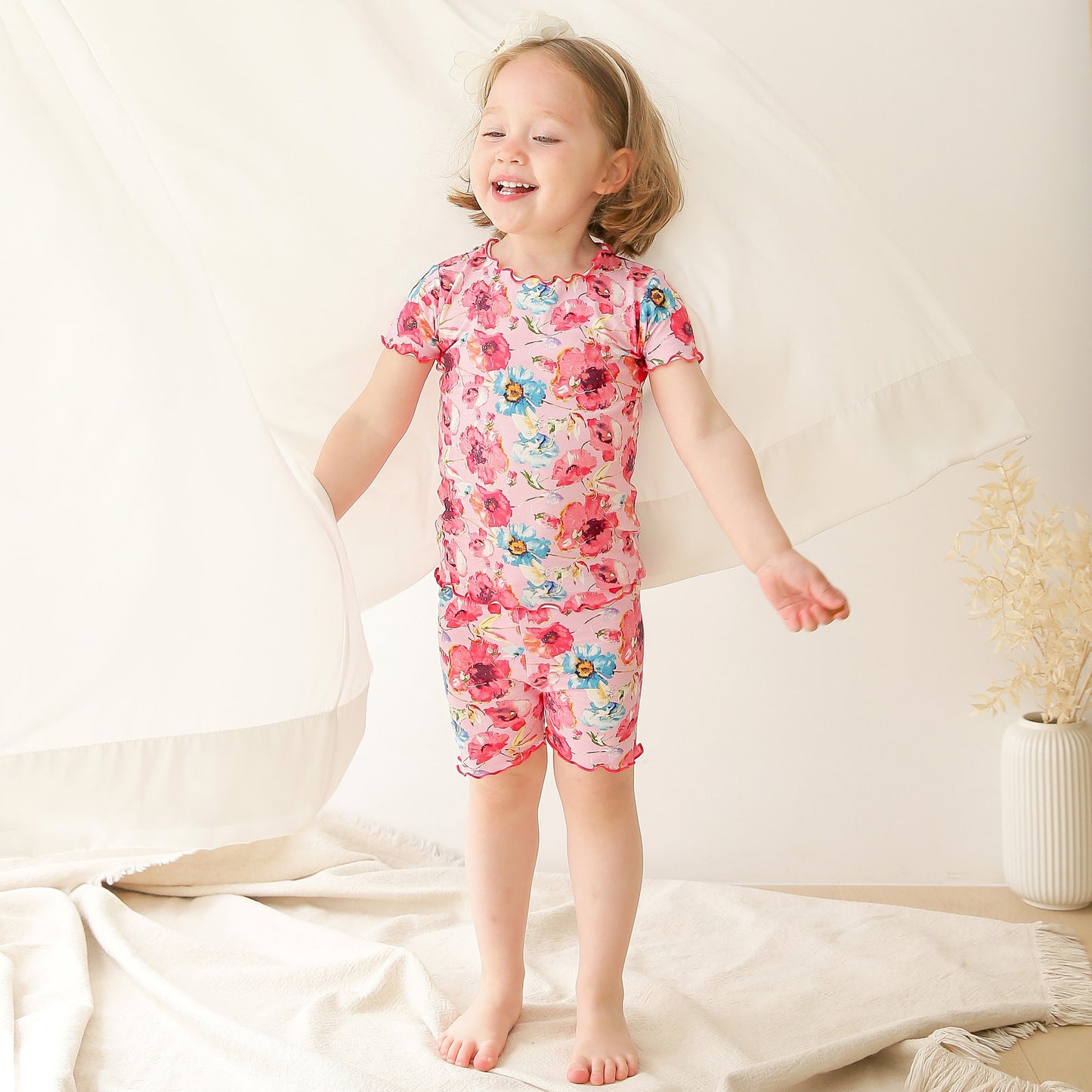 Short-sleeved flower shirring